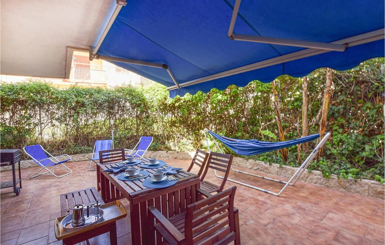 Cozy Apartment In Marina Di Ragusa With Kitchen