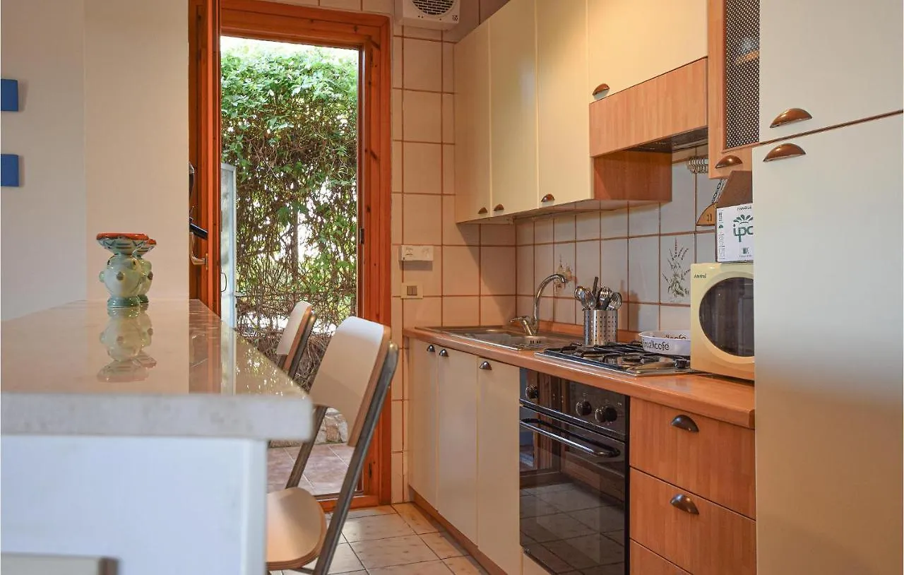 Cozy Apartment In Marina Di Ragusa With Kitchen